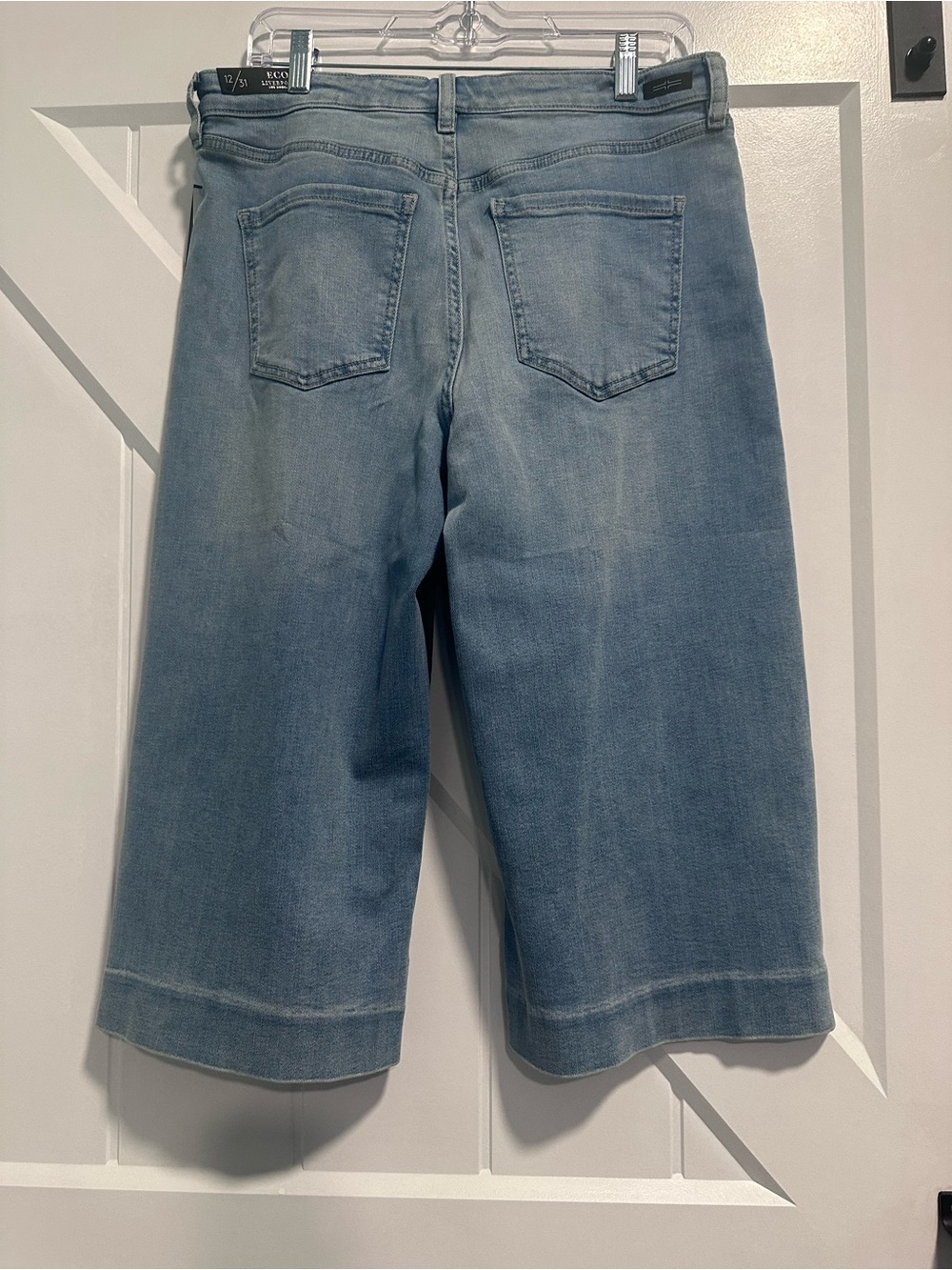 Liverpool Women’s Light Wash Denim Shorts size 12/31 - Picture 3 of 6